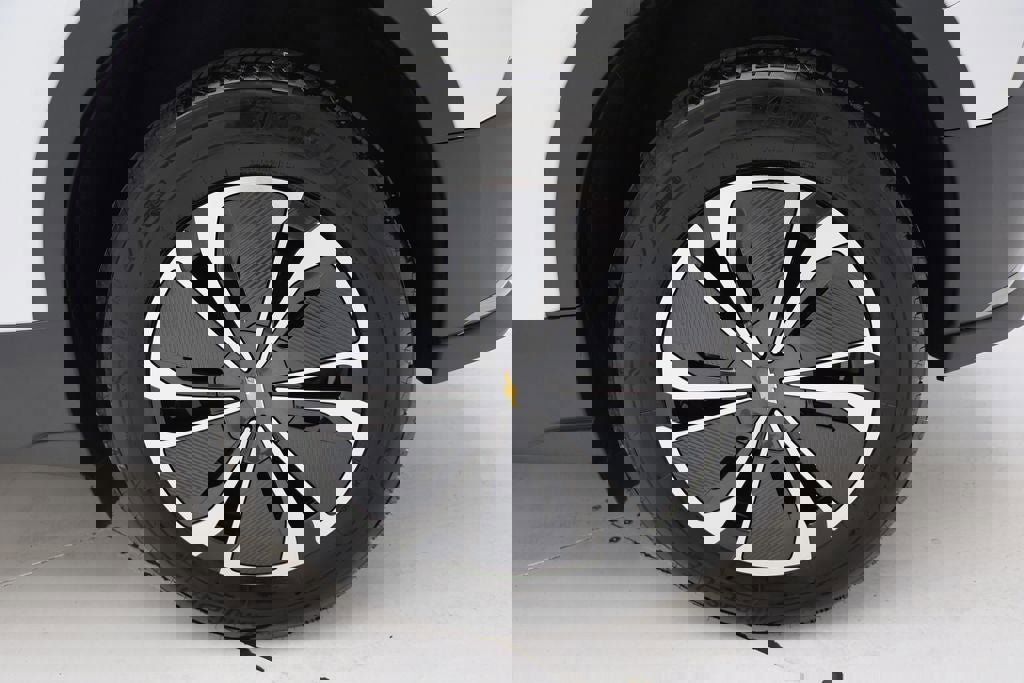 Used 2025 Chevrolet Blazer EV LT image 9