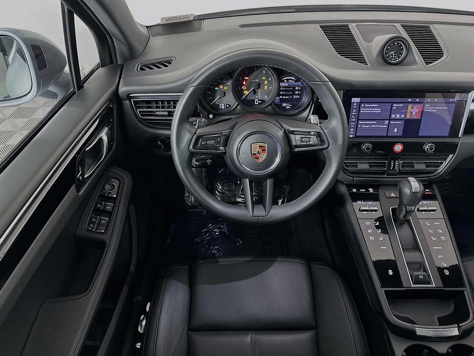 Certified 2025 Porsche Macan image 23