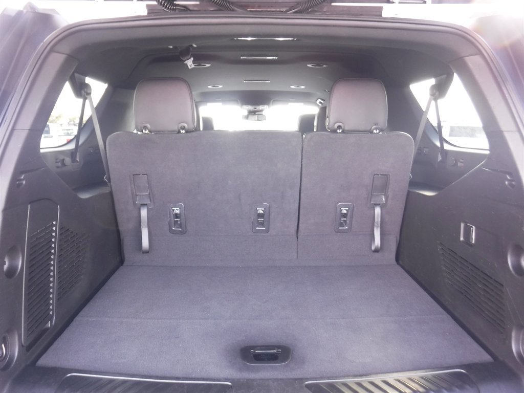 Used 2023 GMC Yukon XL SLT image 6