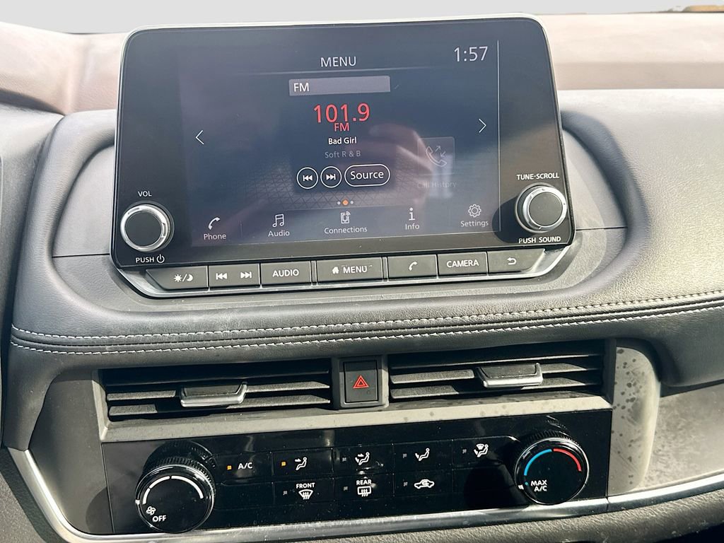 Used 2023 Nissan Rogue S image 14