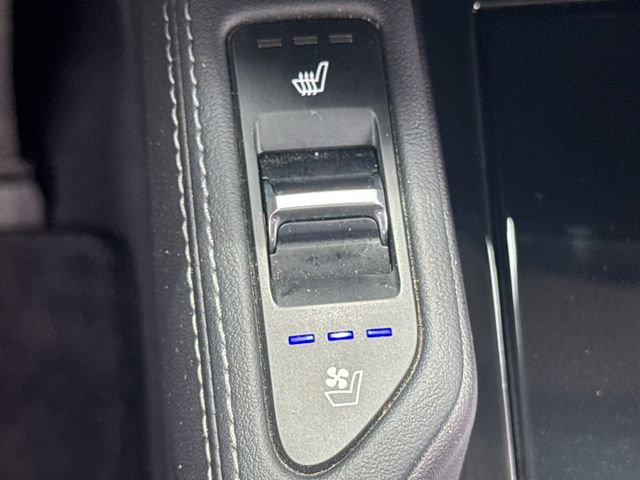 Used 2025 Kia Telluride EX w/ EX Captain's Chair Package FWD image 24
