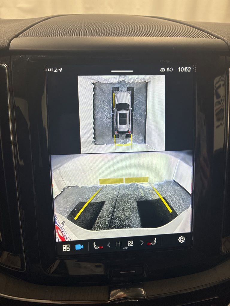 Used 2025 Volvo XC60 B5 Plus image 18