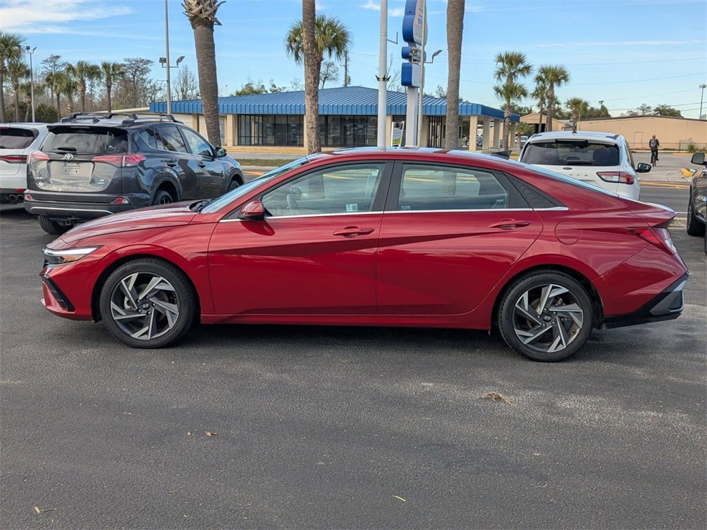 Certified 2024 Hyundai Elantra SEL w/ Convenience Package image 9
