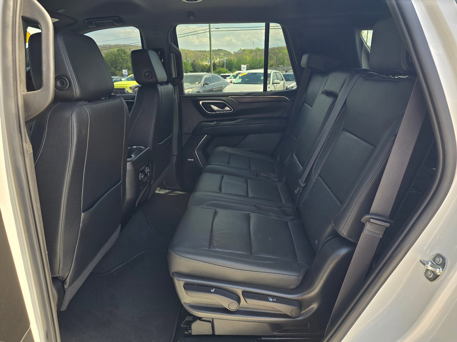 Used 2022 Chevrolet Tahoe LT w/ Luxury Package image 12