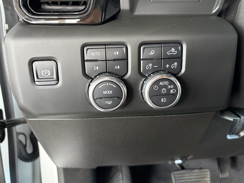 Used 2025 GMC Sierra 2500 AT4 AWD/4WD image 11