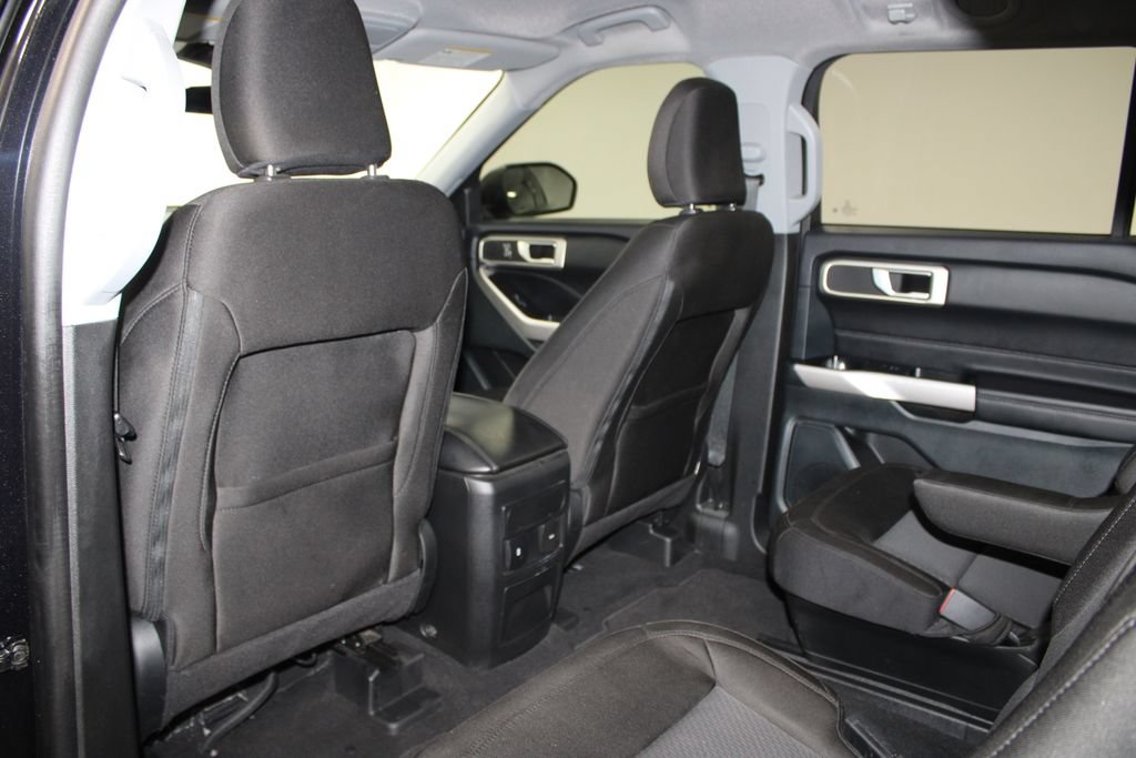 Used 2023 Ford Explorer XLT AWD/4WD image 24