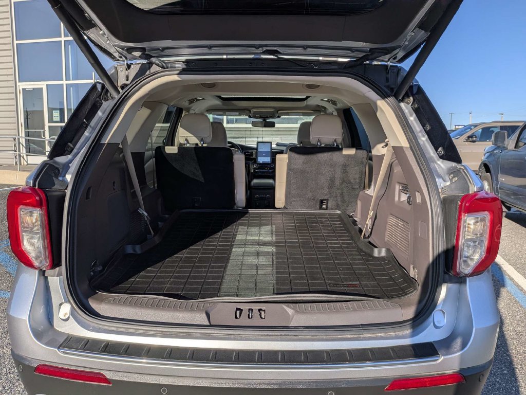 Used 2020 Ford Explorer Platinum w/ Premium Technology Package AWD/4WD image 10
