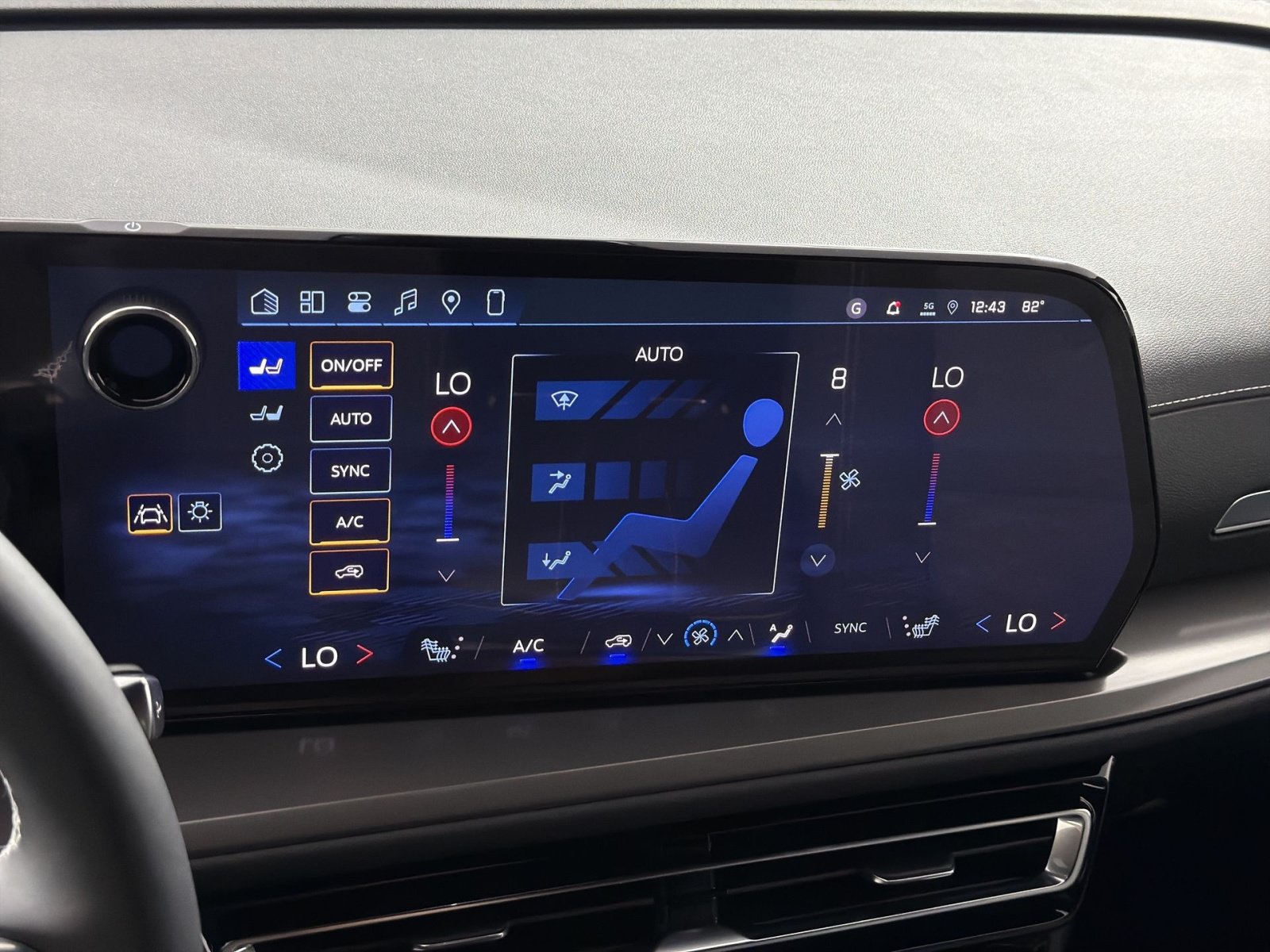 New 2027 Chevrolet Traverse LT w/ Midnight/Sport Edition FWD image 21