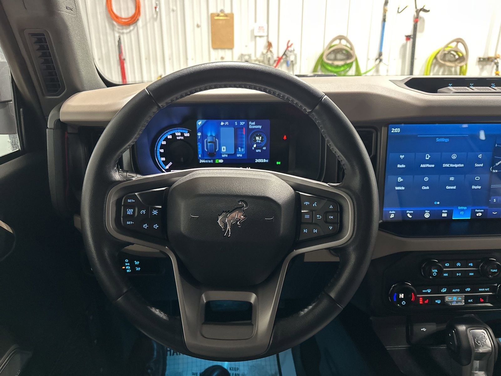 Used 2023 Ford Bronco Wildtrak image 49