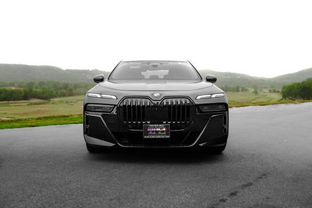 Used 2023 BMW 760i xDrive w/ Luxury Rear Seating Package AWD/4WD image 12