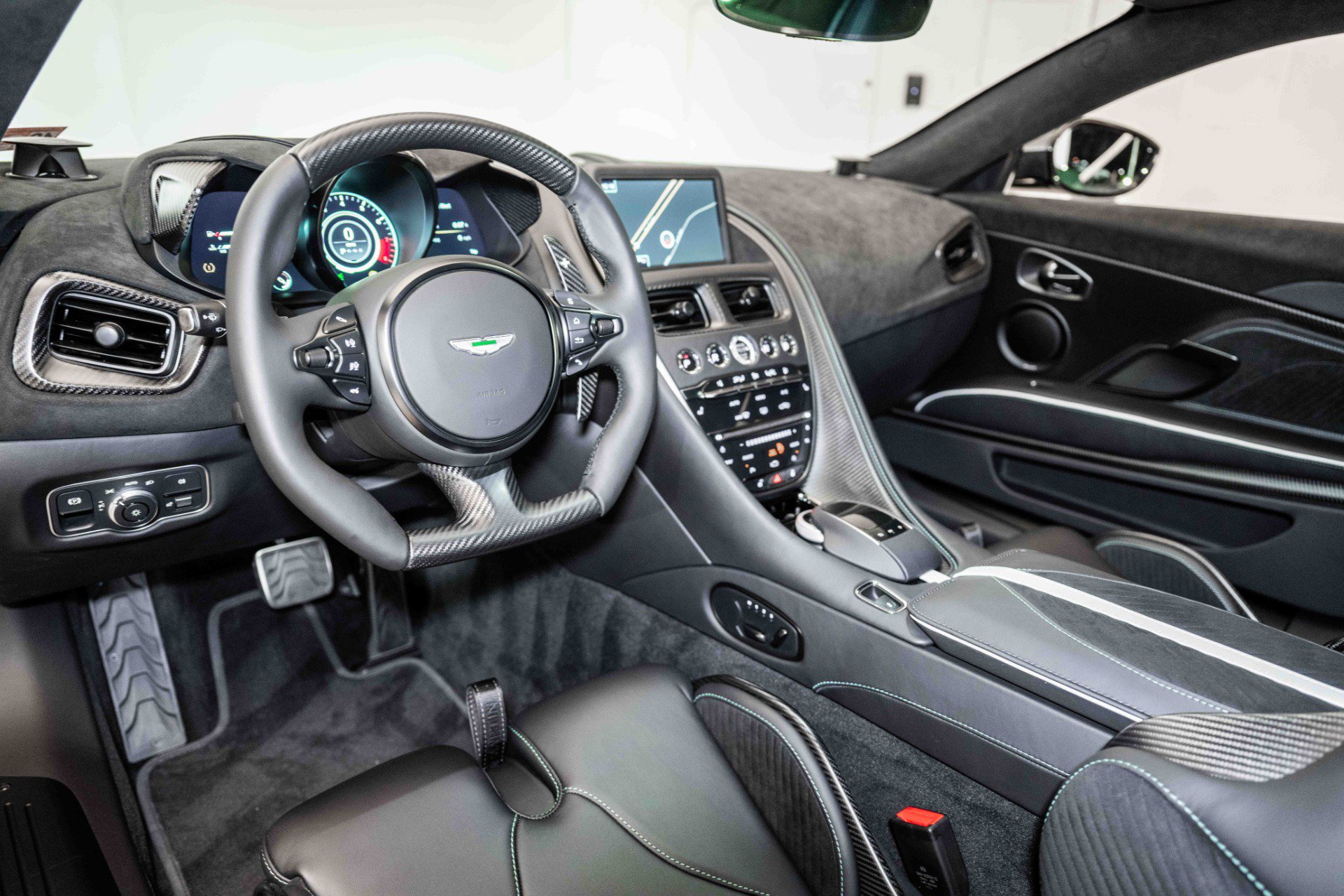 Used 2023 Aston Martin DBS Coupe RWD image 3