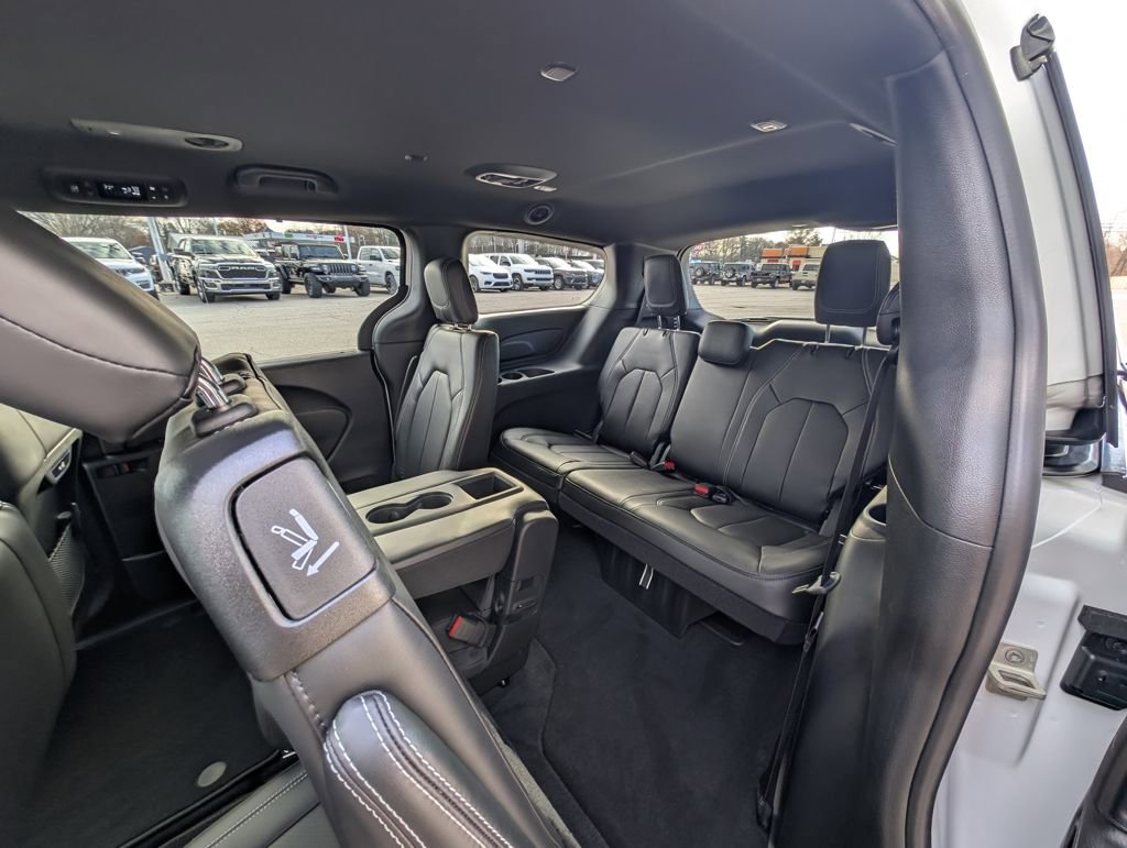 New 2026 Chrysler Pacifica Select image 17