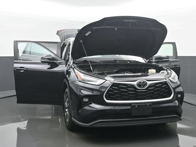 Used 2023 Toyota Highlander XLE AWD/4WD image 56