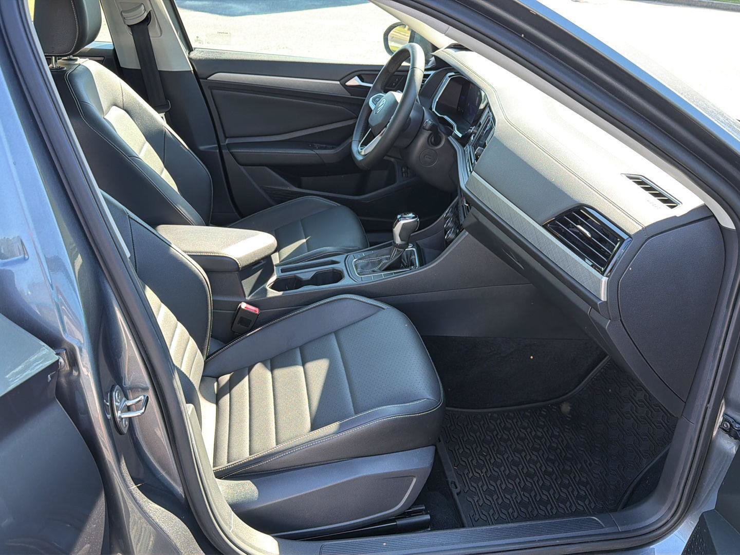 Used 2022 Volkswagen Jetta SE FWD image 13