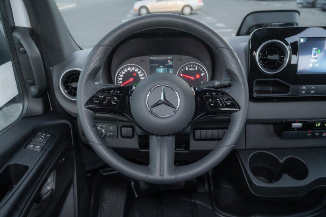 Used 2025 Mercedes-Benz Sprinter 2500 image 19
