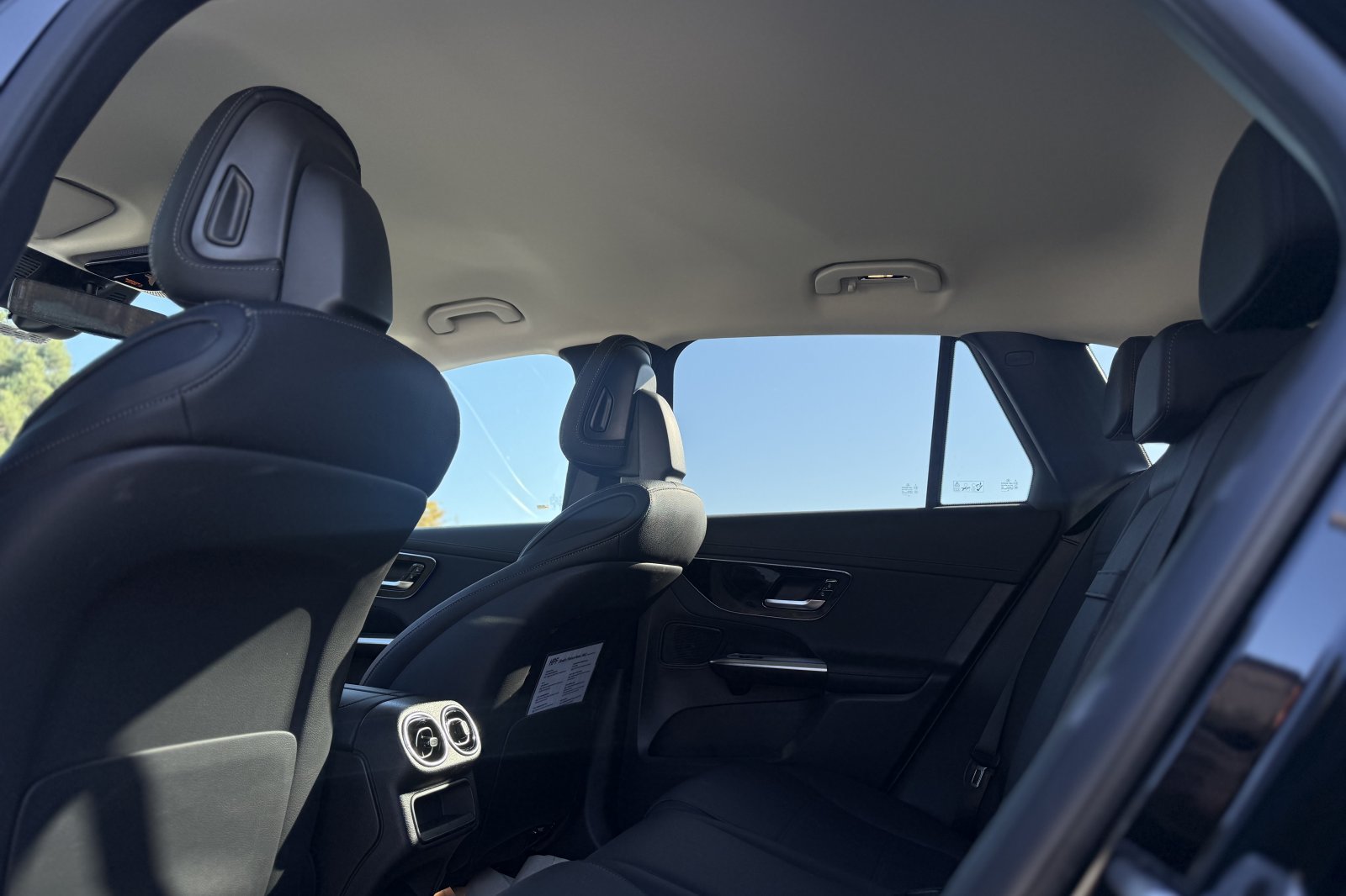 Used 2025 Mercedes-Benz GLC 350e 4MATIC image 5