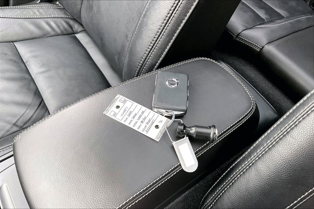 Certified 2024 Volvo XC40 B5 Plus w/ Climate Package image 35