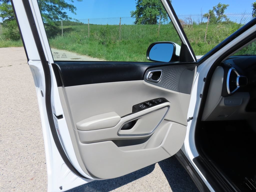 Certified 2025 Kia Soul LX w/ LX Technology Package FWD image 23