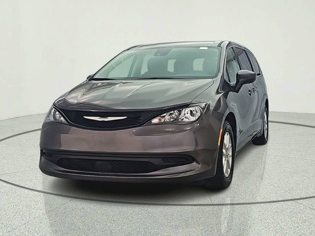 Used 2023 Chrysler Voyager LX FWD image 2