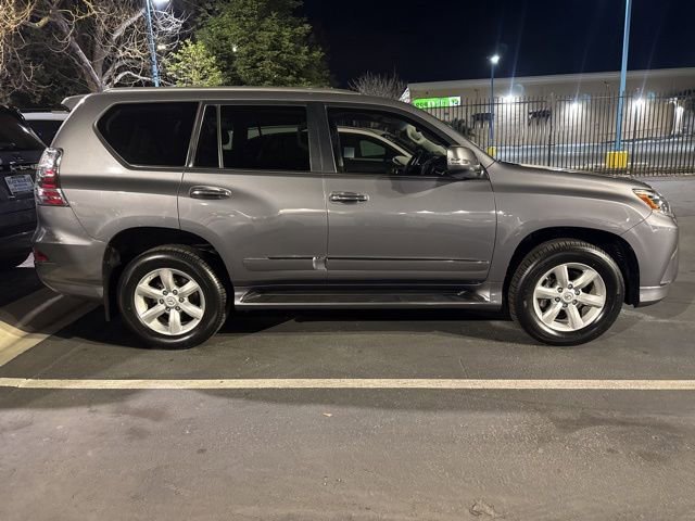 Used 2017 Lexus GX 460 w/ Navigation Package image 4