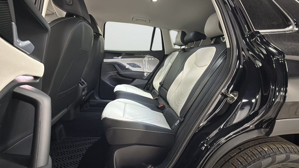 New 2026 Volkswagen Tiguan SE FWD image 28