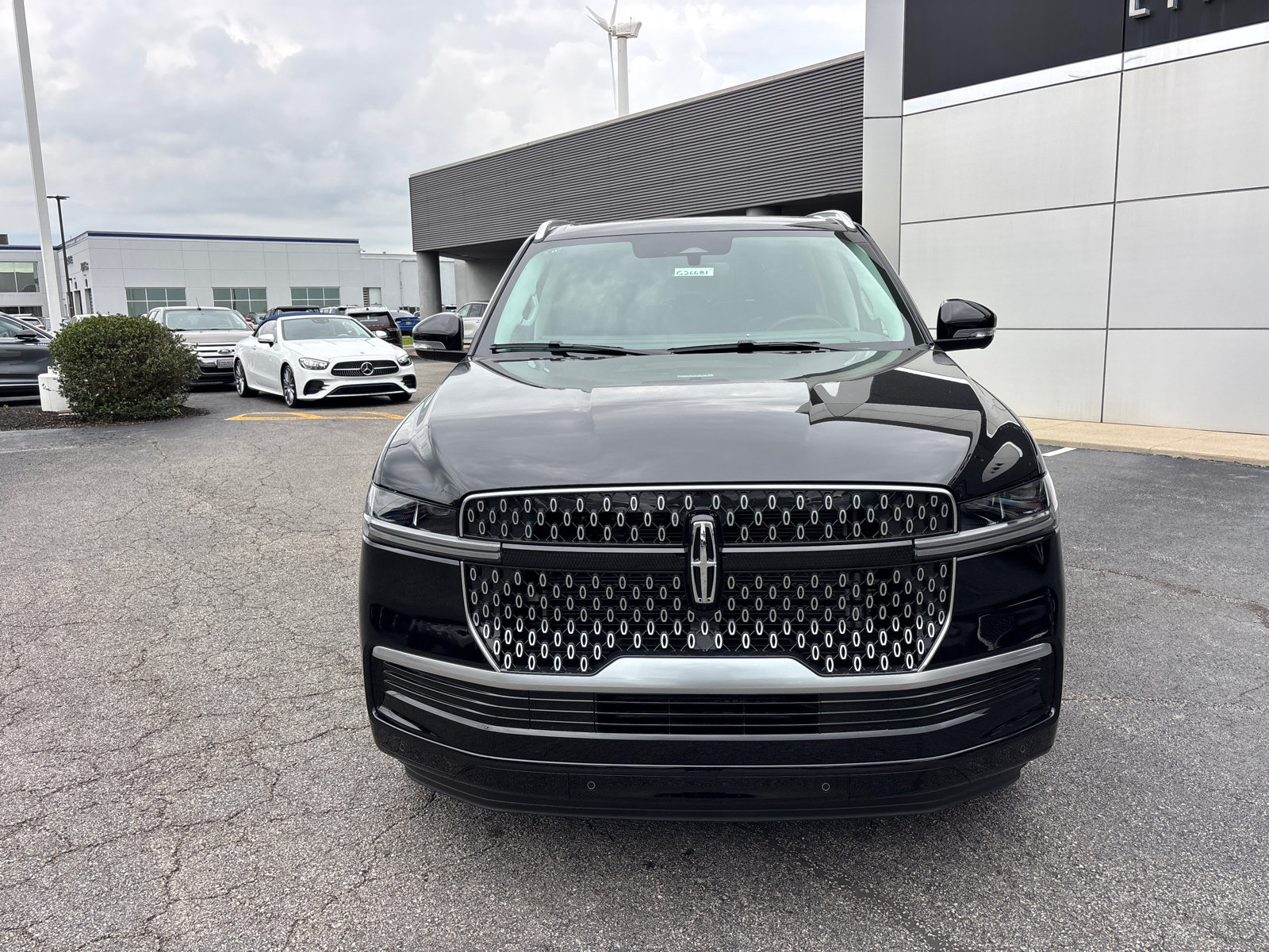 New 2026 Lincoln Navigator Reserve AWD/4WD image 2