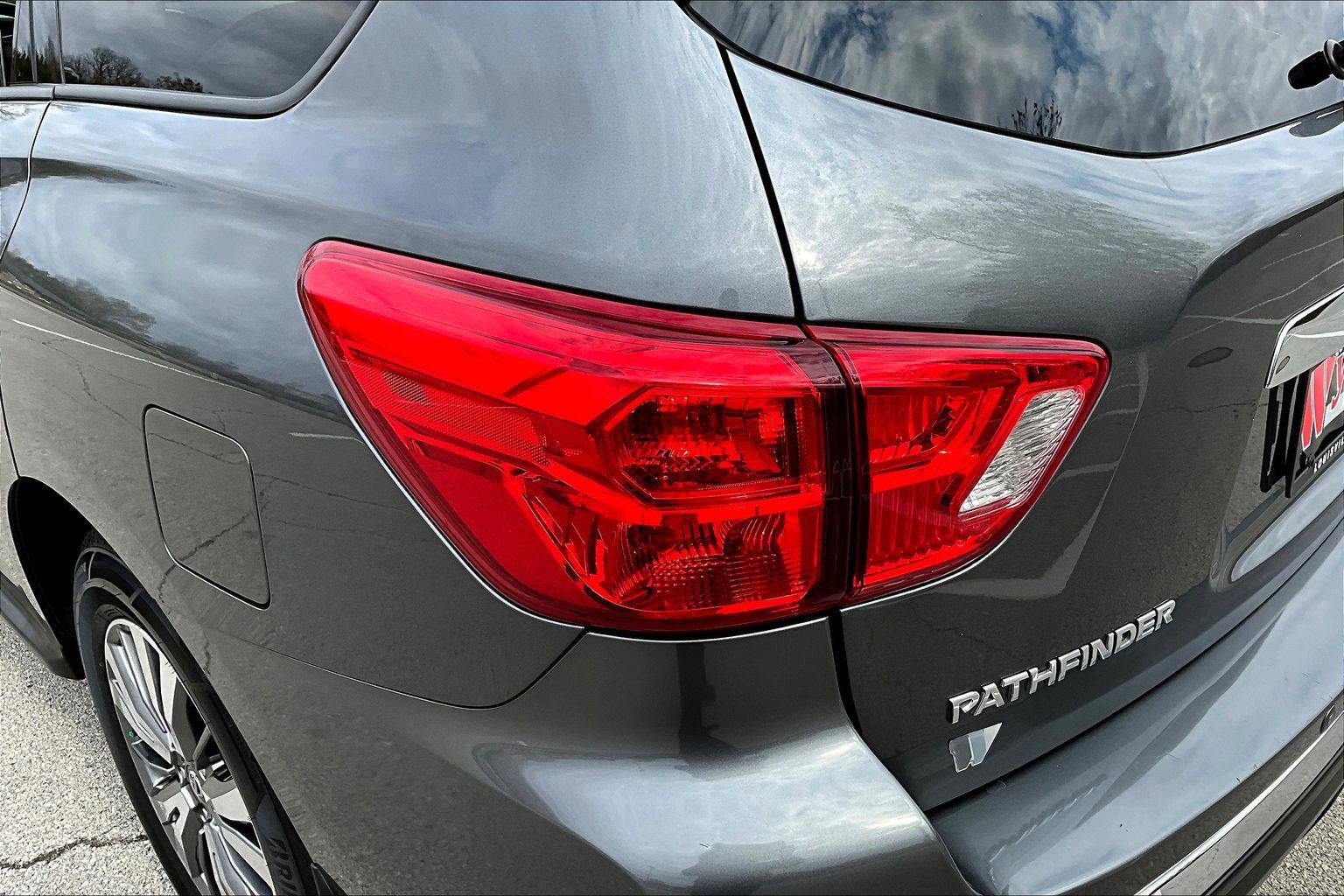 Used 2019 Nissan Pathfinder SL image 23