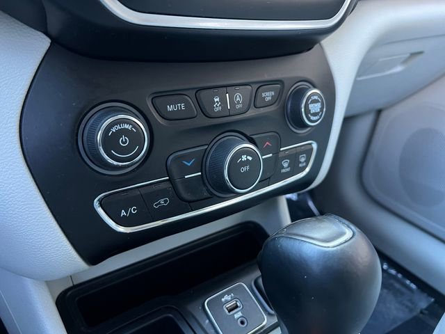 Used 2021 Jeep Cherokee Latitude Lux image 30