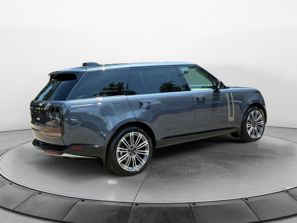 New 2026 Land Rover Range Rover Long Wheelbase SE AWD/4WD image 7