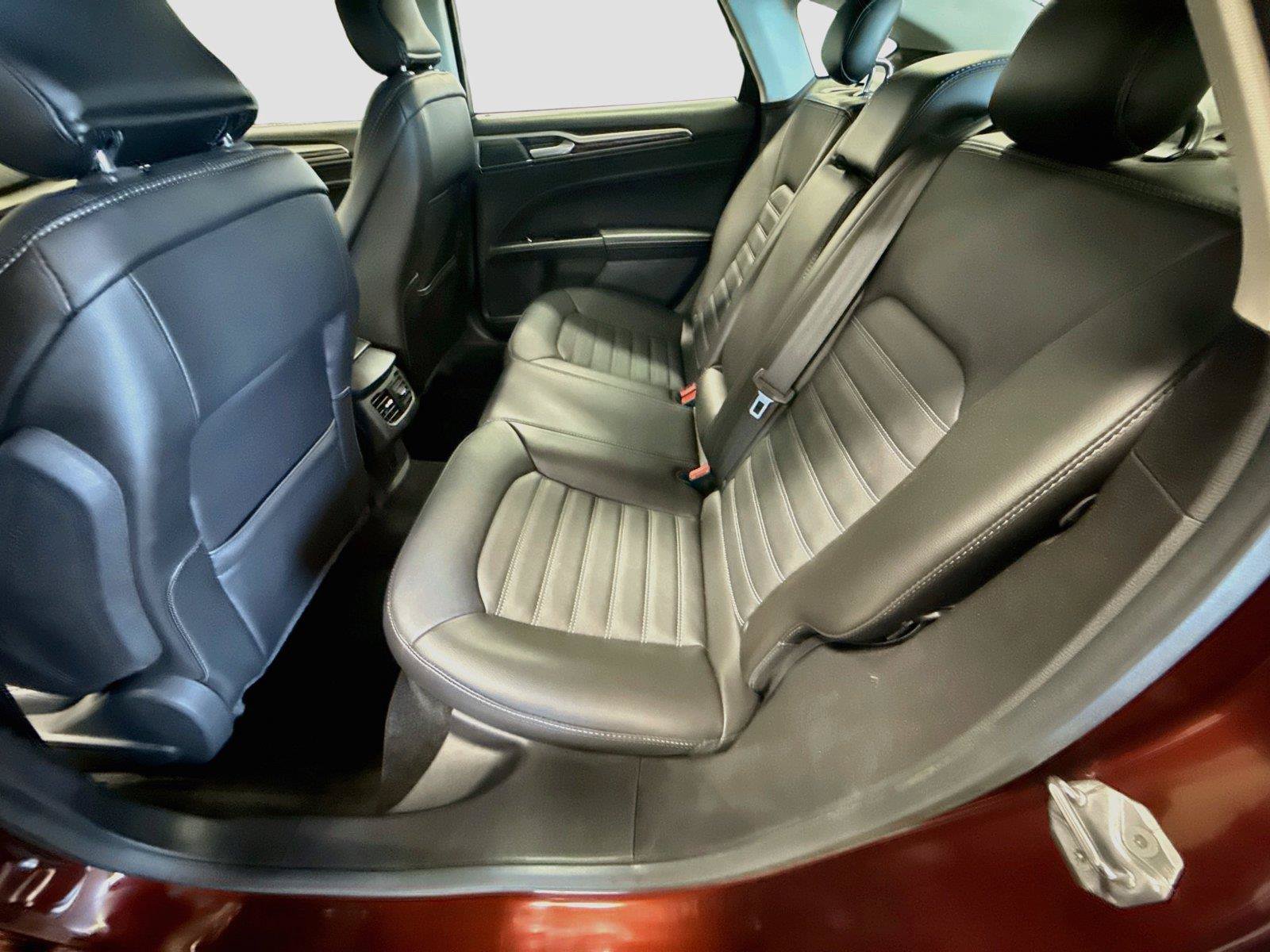 Used 2015 Ford Fusion SE w/ Equipment Group 202A FWD image 22