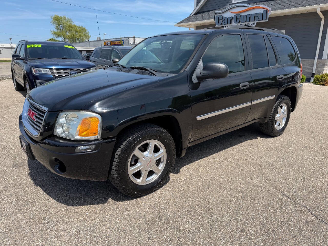 Used 2009 GMC Envoy SLE AWD/4WD image 1