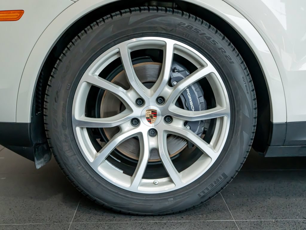 Certified 2025 Porsche Cayenne AWD/4WD image 11