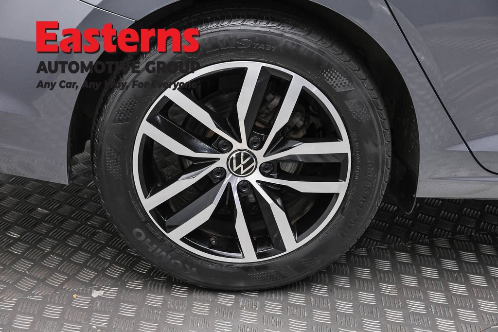 Used 2025 Volkswagen Jetta SE FWD image 29