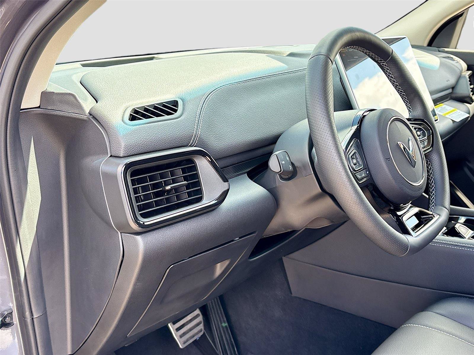 New 2025 VinFast VF 8 Eco AWD/4WD image 10