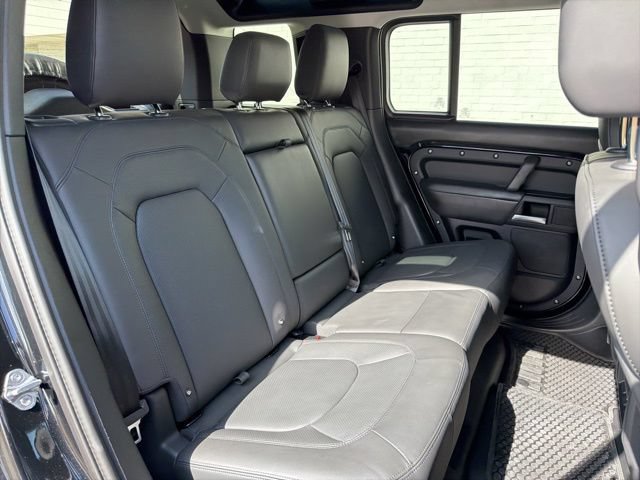 Used 2025 Land Rover Defender 110 SE AWD/4WD image 11
