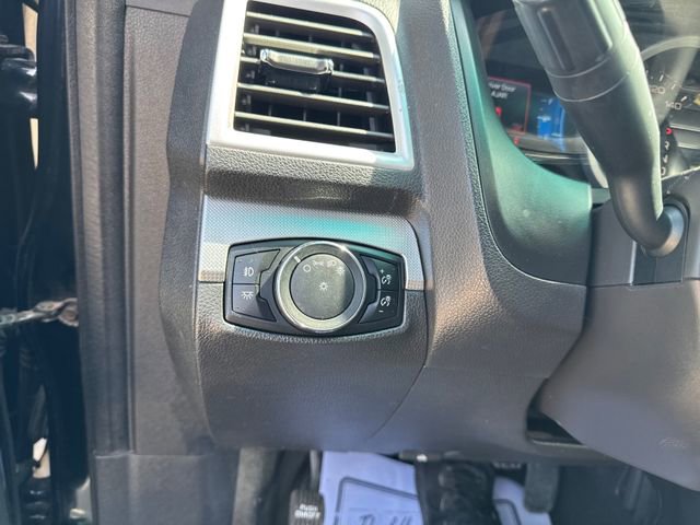 Used 2014 Ford Explorer XLT w/ Equipment Group 202A AWD/4WD image 18