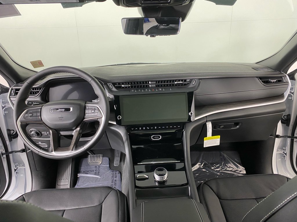New 2026 Jeep Grand Cherokee Limited Reserve AWD/4WD image 4