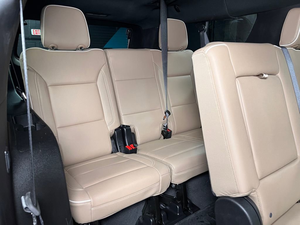 Used 2024 Chevrolet Suburban Premier w/ Premium Package 2 AWD/4WD image 30