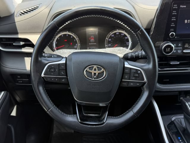 Used 2021 Toyota Highlander LE FWD image 12