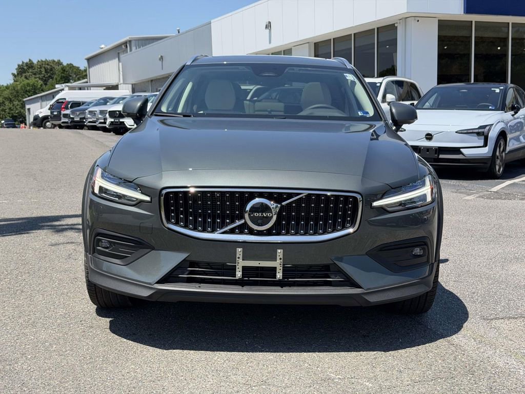 New 2026 Volvo V60 B5 Cross Country Plus w/ Climate Package AWD/4WD image 23