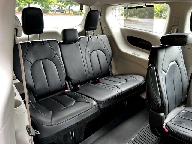 Used 2021 Chrysler Pacifica Touring-L image 29