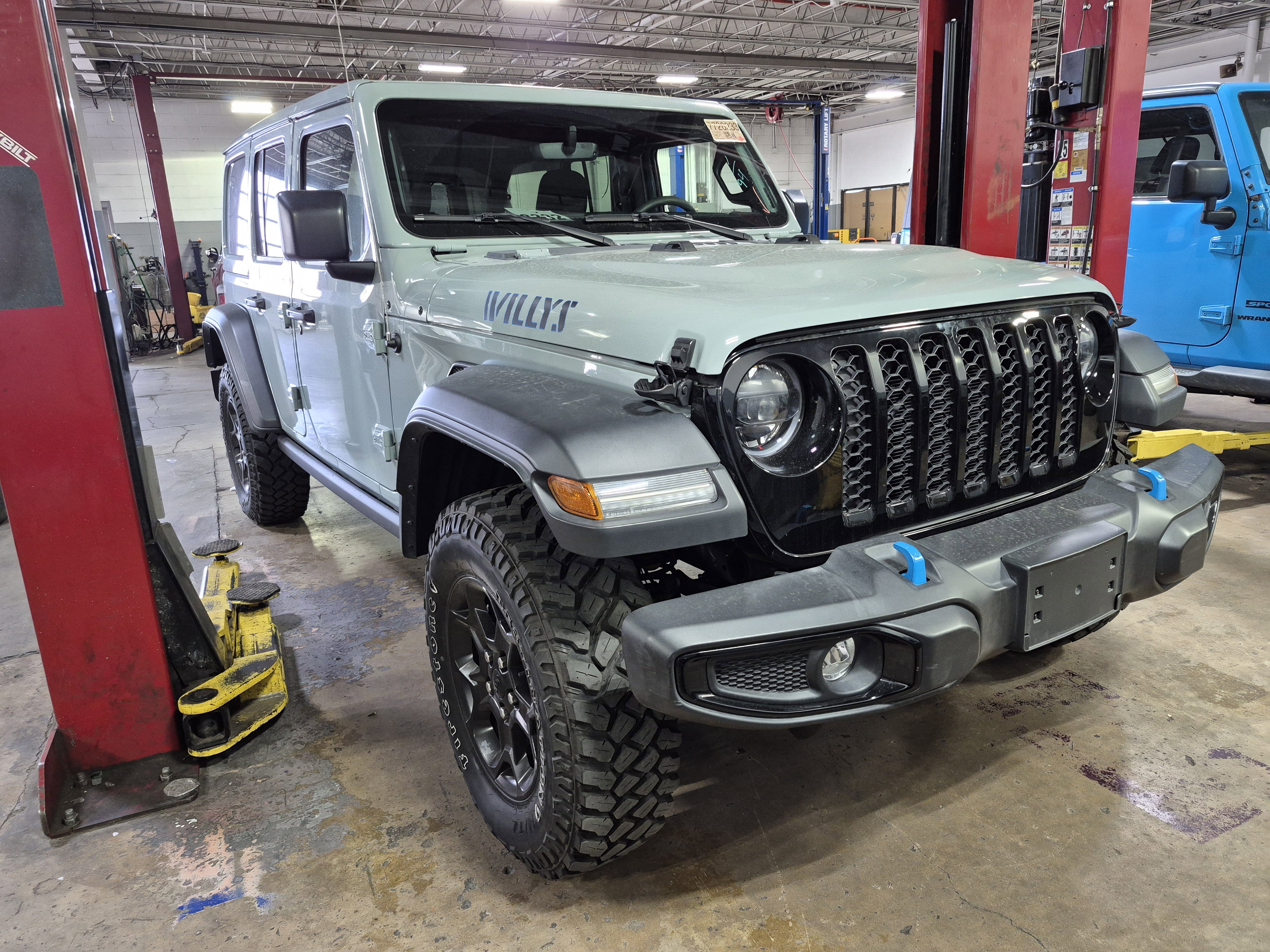 Used 2023 Jeep Wrangler Unlimited w/ 8.4" Radio Group image 3