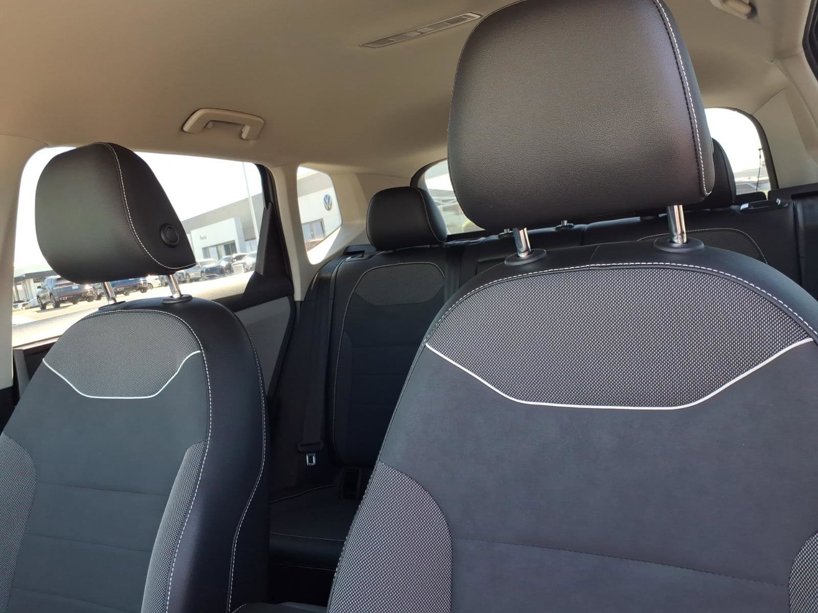 Certified 2023 Volkswagen Taos SE w/ Black Wheel Package image 20