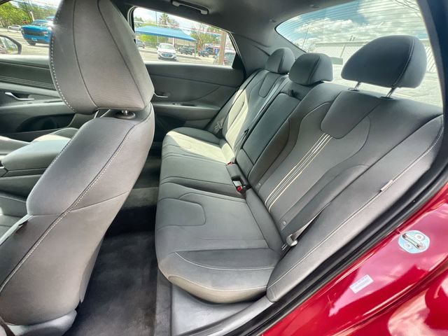Used 2025 Hyundai Elantra SEL image 24