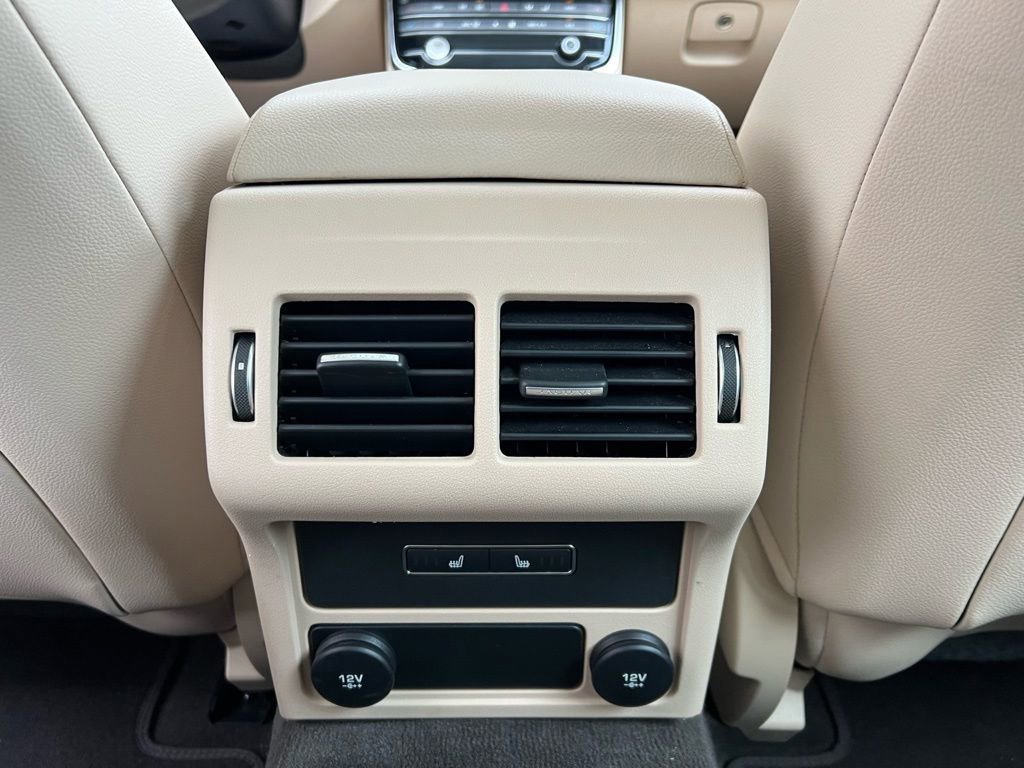 Used 2019 Jaguar XF Premium image 24