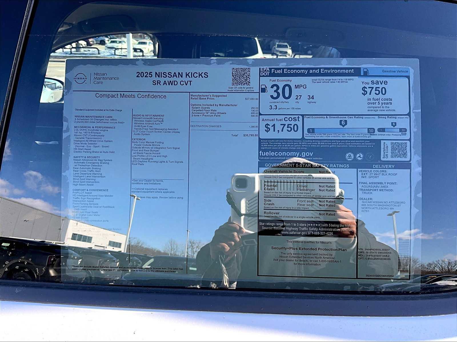 New 2025 Nissan Kicks SR image 18