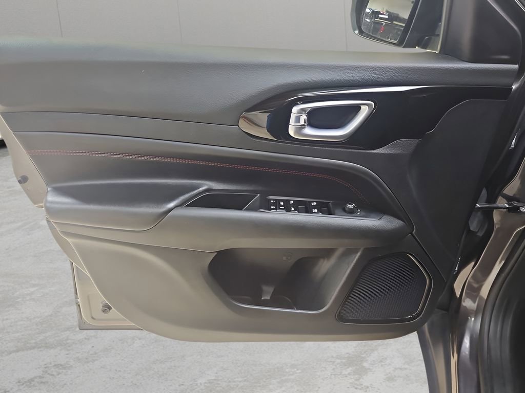 Used 2023 Jeep Compass Trailhawk image 25