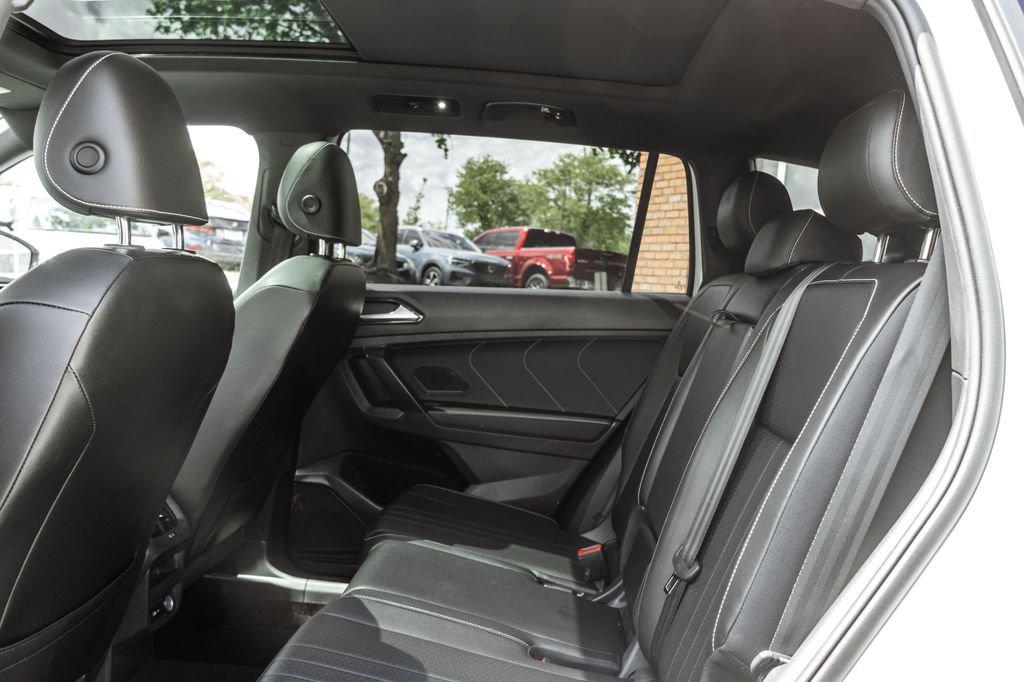 Used 2022 Volkswagen Tiguan SE R-Line AWD/4WD image 25