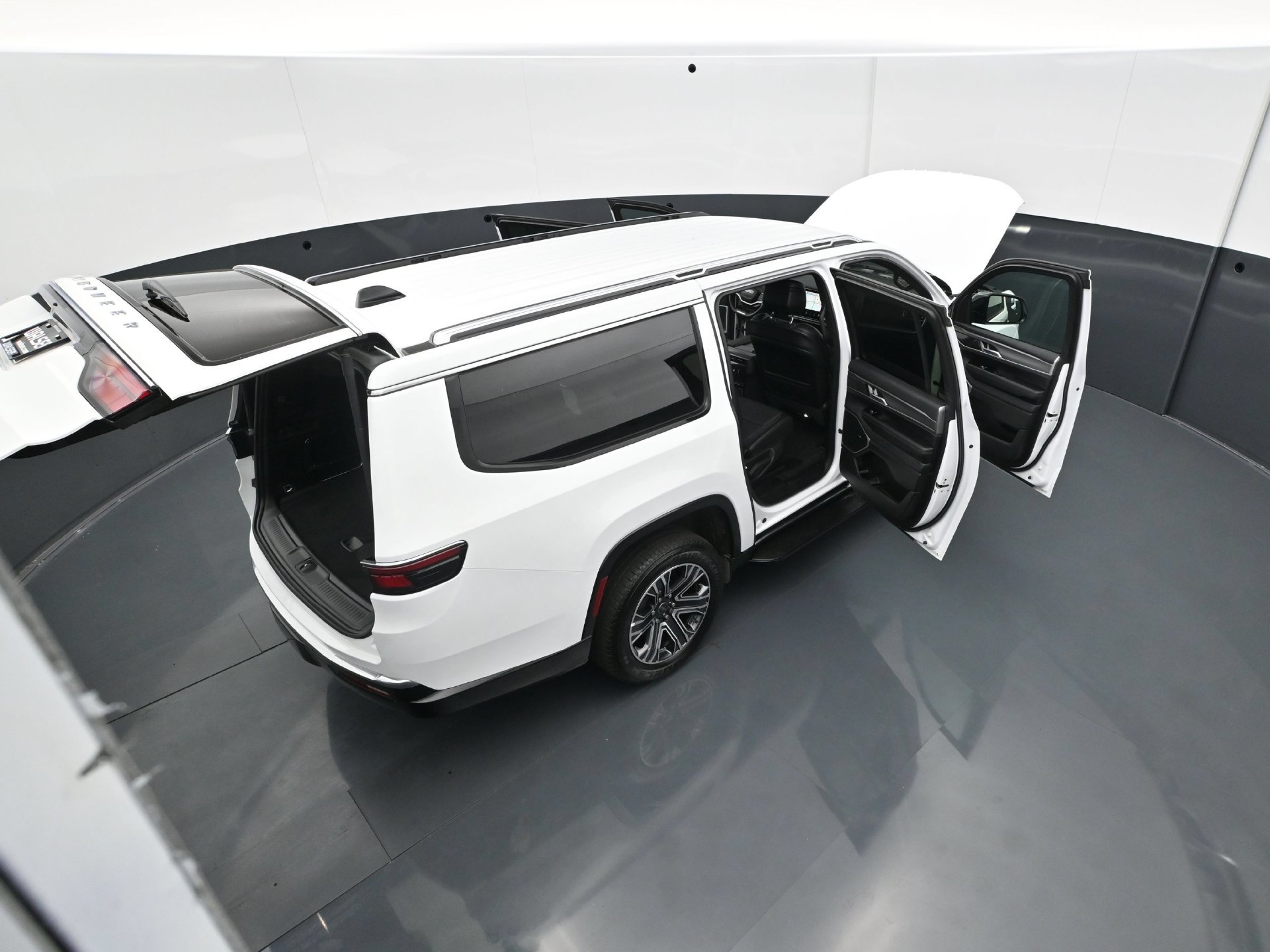 Used 2025 Jeep Wagoneer L Series II w/ 8-pass Seating Package AWD/4WD image 45