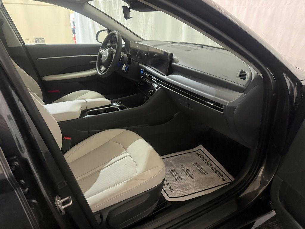 Certified 2025 Hyundai Sonata SEL image 29